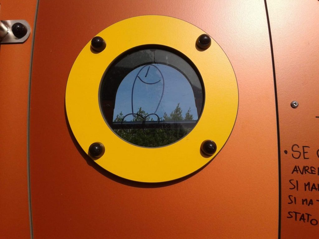 Vandalismo al nuovo parco di via Grandi a Collesalvetti